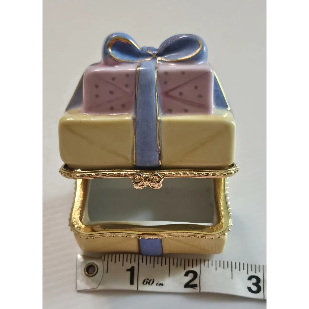 Porcelain Gift Box Trinket – Vintage Style Hinged Present